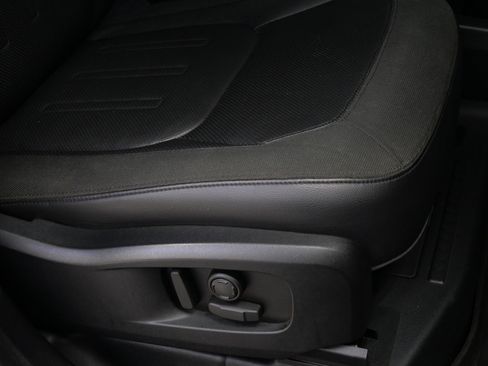 Used 2020 Land Rover Defender 110 First Edition image 28