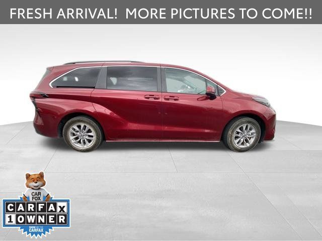 Used 2022 Toyota Sienna LE w/ LE Plus Package FWD image 4
