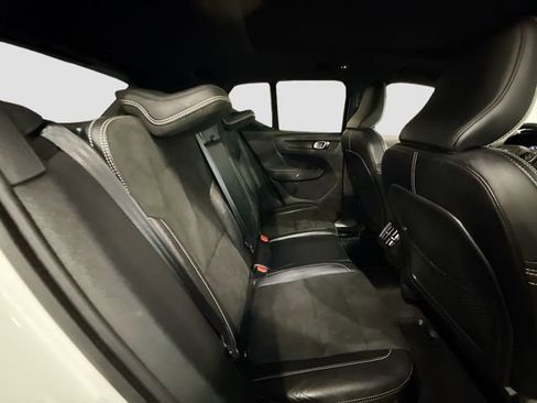 Used 2021 Volvo XC40 T5 R-Design w/ Climate Package image 28