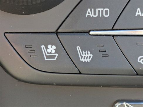 Used 2015 Chevrolet Corvette Stingray Coupe w/ 2LT Preferred Equipment Group image 22