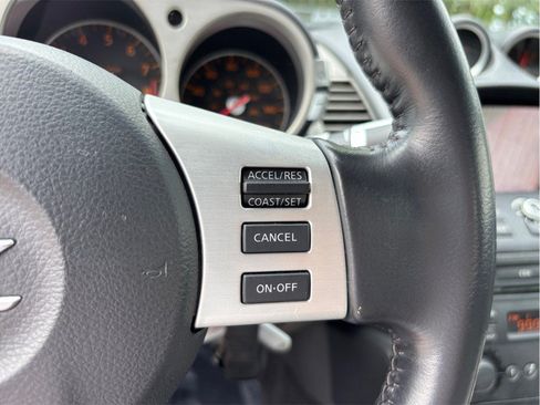 Used 2009 Nissan 350Z Touring RWD image 22