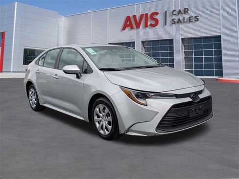 Used 2024 Toyota Corolla LE image 3