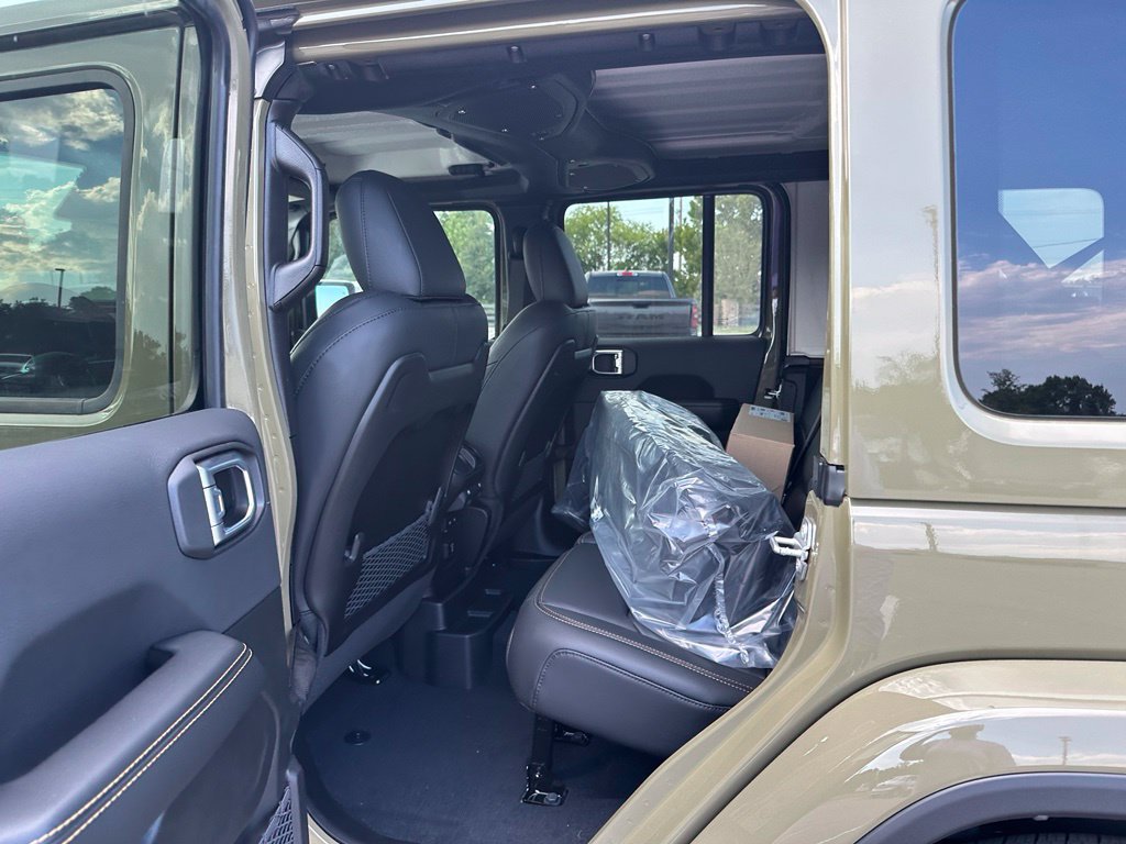 New 2026 Jeep Wrangler Unlimited Sahara AWD/4WD image 13