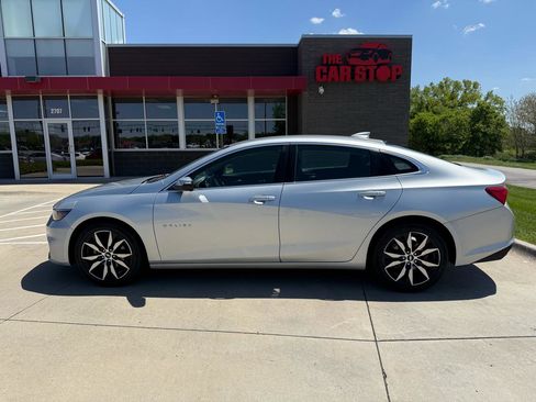 Used 2018 Chevrolet Malibu LT FWD image 1