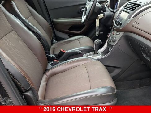 Used 2016 Chevrolet Trax LT w/ LT Sun and Sound Package AWD/4WD image 37