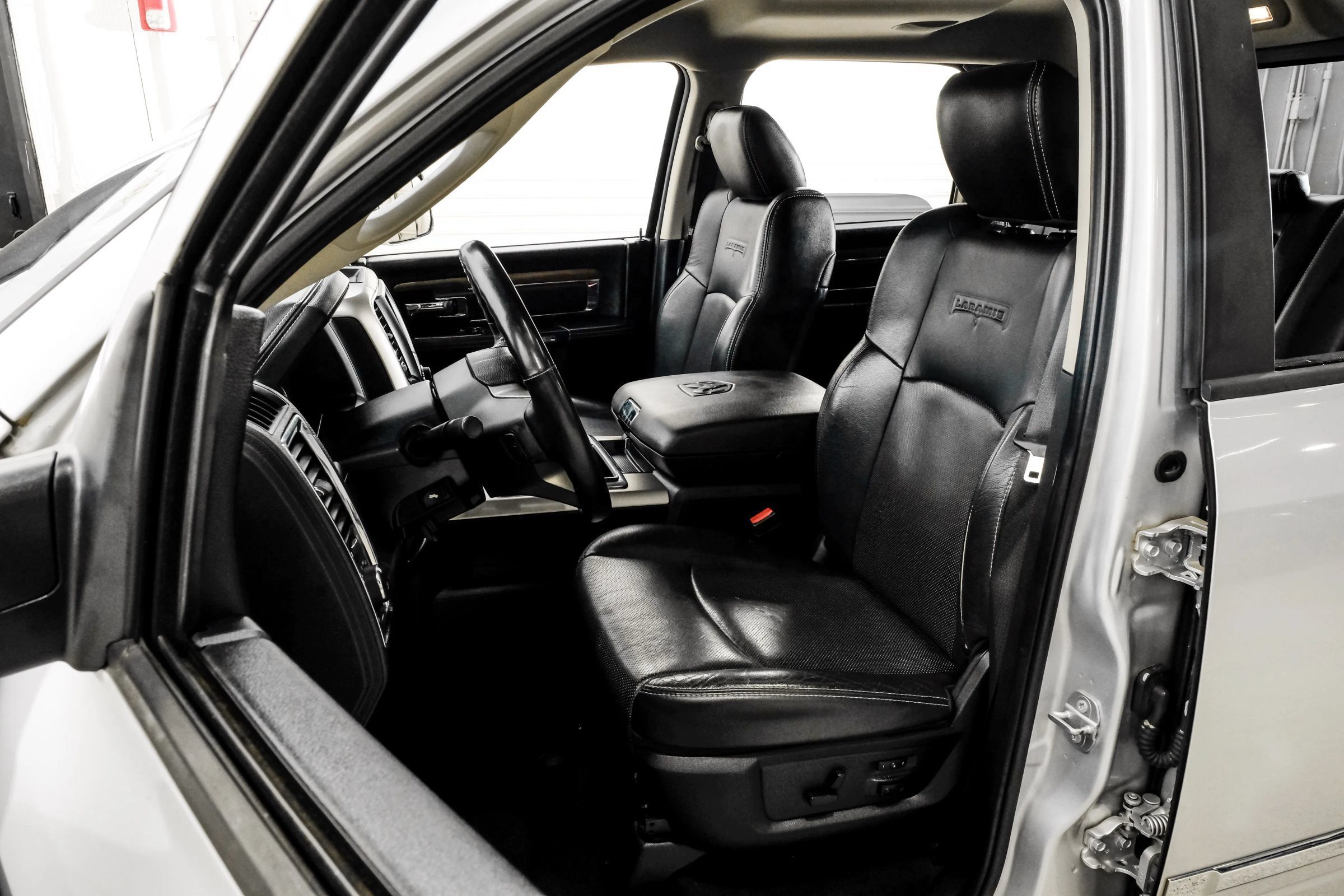 Used 2015 RAM 1500 Laramie w/ Convenience Group AWD/4WD image 43