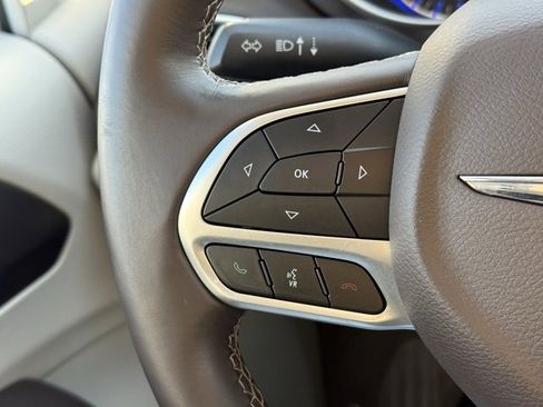 Certified 2017 Chrysler Pacifica Touring-L image 19