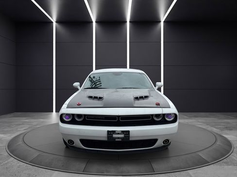 Used 2018 Dodge Challenger SXT RWD image 2