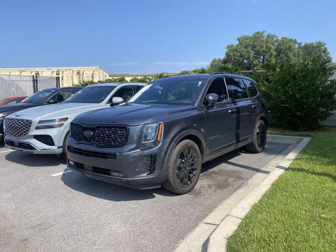 Used 2021 Kia Telluride SX w/ Nightfall Edition Package AWD/4WD image 3