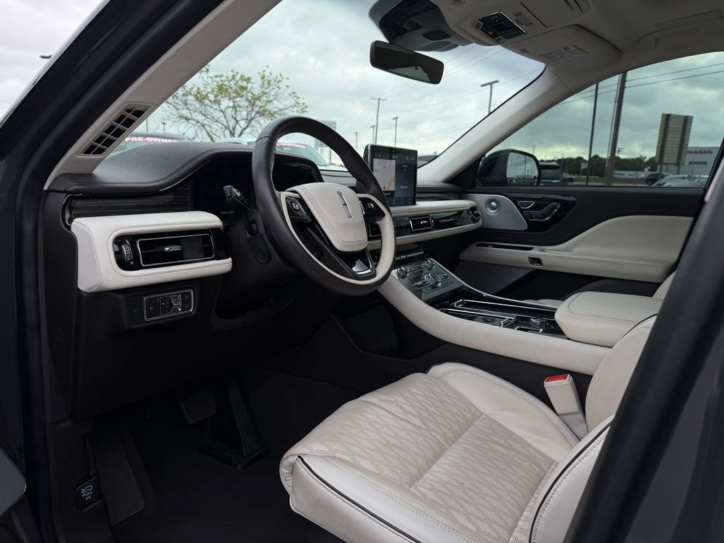 Used 2023 Lincoln Aviator Black Label w/ Dynamic Handling Package AWD/4WD image 11