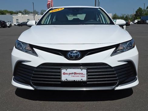 Used 2022 Toyota Camry LE FWD image 3