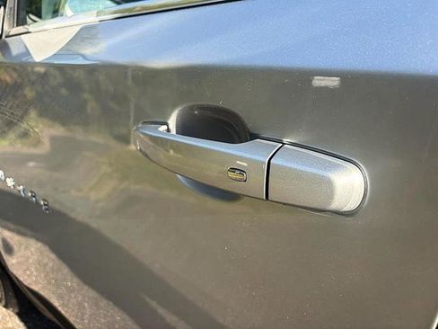 Used 2021 Chevrolet Traverse LT image 15