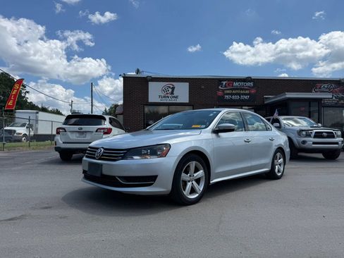 Used 2012 Volkswagen Passat 2.5 SE FWD image 1