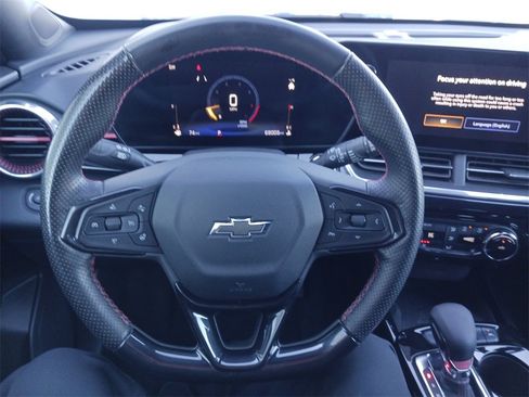 Used 2024 Chevrolet Trax RS w/ Sunroof Package image 17