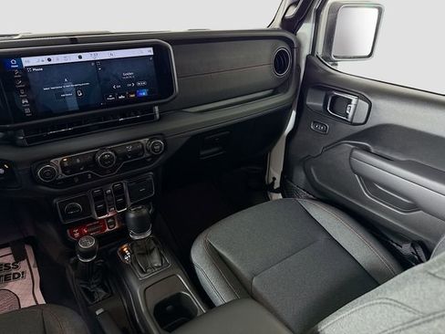 New 2025 Jeep Wrangler Unlimited Rubicon w/ Convenience Group AWD/4WD image 21