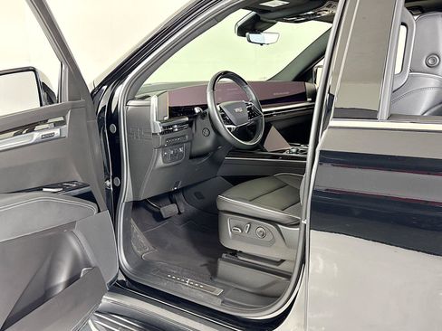 Used 2025 Cadillac Escalade ESV Premium Luxury AWD/4WD image 12
