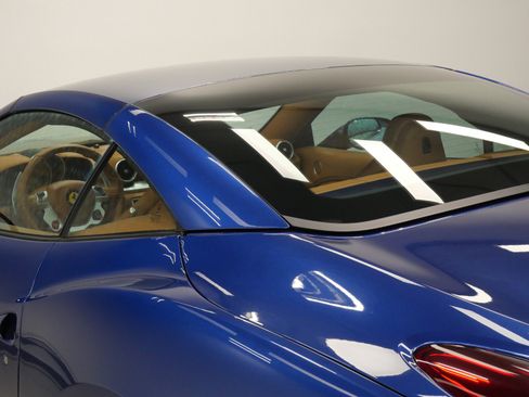 Used 2017 Ferrari California T RWD image 45