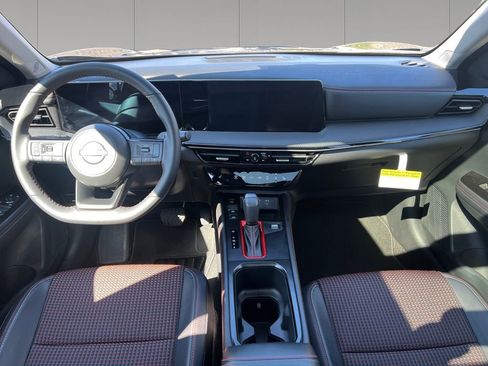 Used 2025 Nissan Kicks SR w/ SR Premium Package AWD/4WD image 8