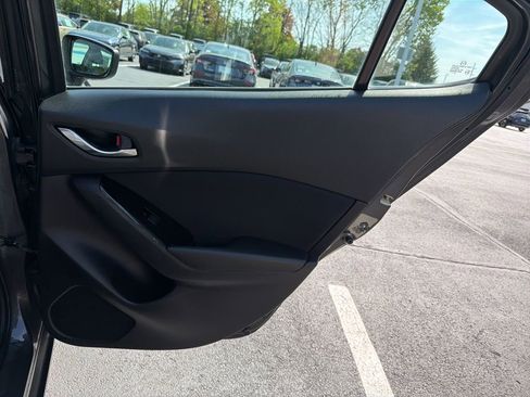 Used 2018 MAZDA MAZDA3 Sport FWD image 22