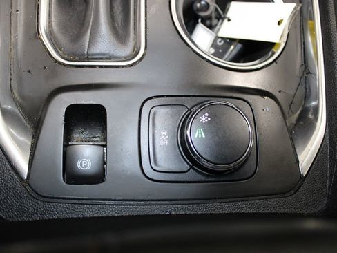 Used 2021 Chevrolet Traverse LS image 38