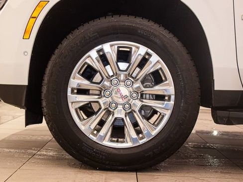 Used 2025 GMC Yukon XL Denali image 9