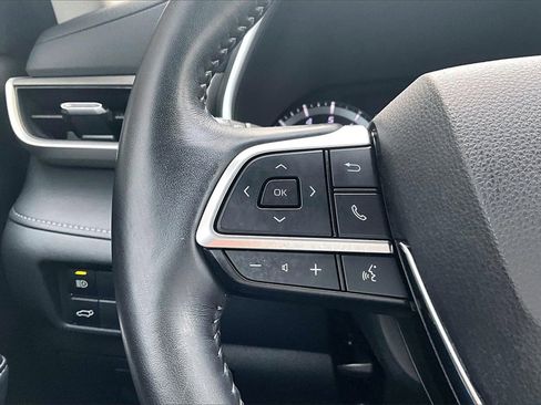 Used 2021 Toyota Highlander XLE image 9