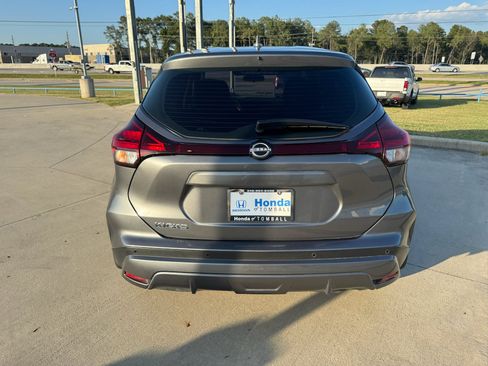 Used 2023 Nissan Kicks S FWD image 7