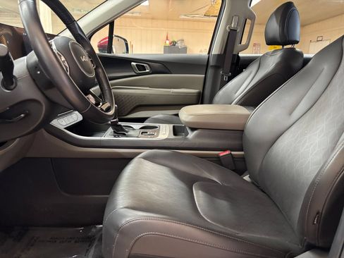 Used 2026 Kia Carnival FWD image 29