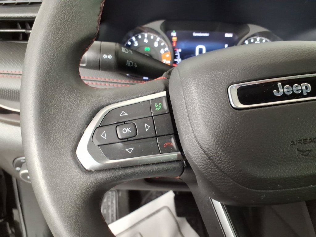 Used 2025 Jeep Compass Trailhawk AWD/4WD image 16