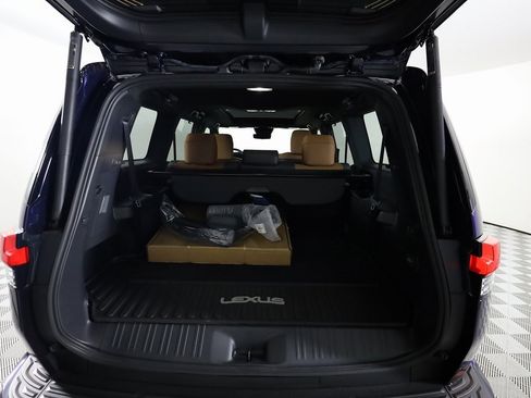 Used 2025 Lexus GX 550 w/ Accessory Package (2T) image 14