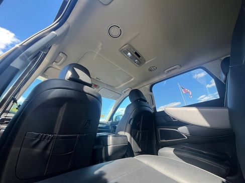 Used 2025 Kia Telluride S FWD image 16
