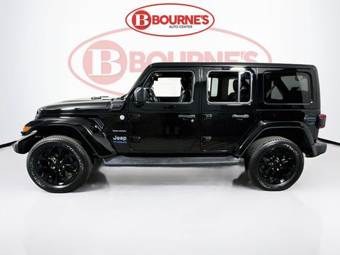 Used 2022 Jeep Wrangler Unlimited Sahara AWD/4WD image 6