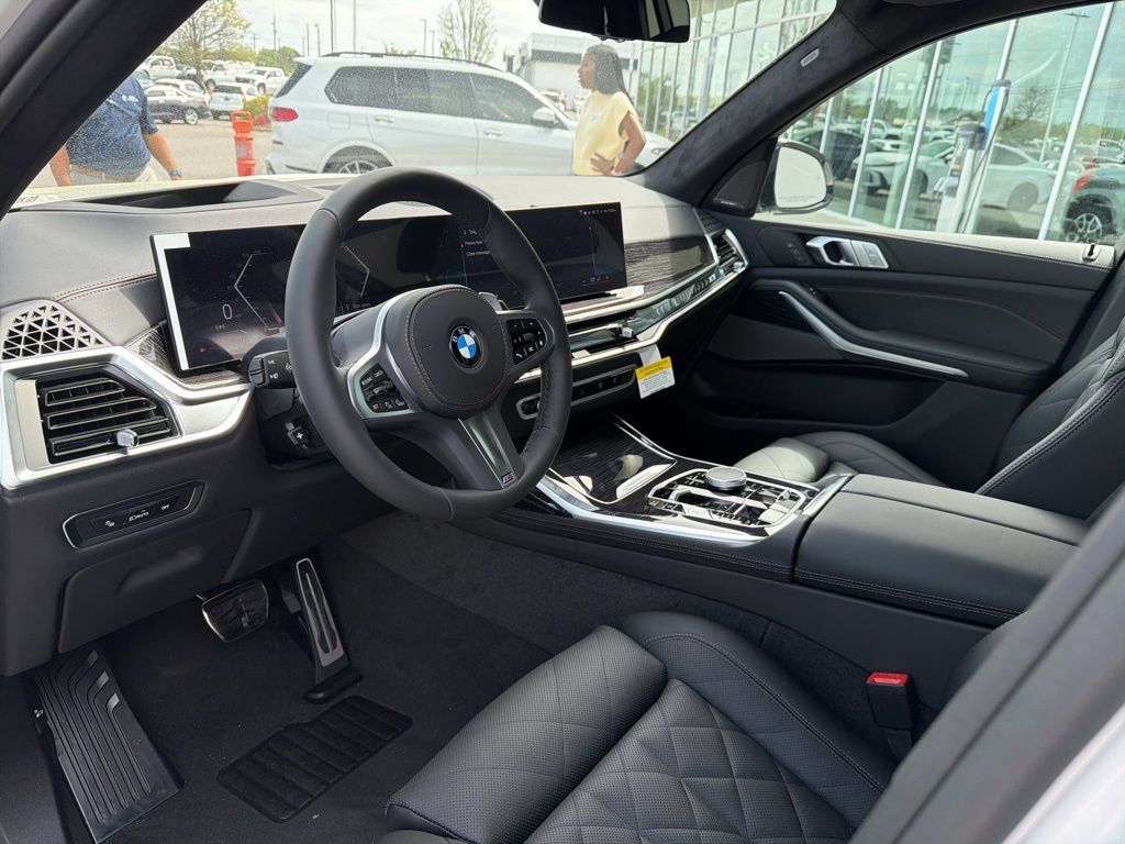 New 2026 BMW X7 xDrive40i w/ M Sport Package AWD/4WD image 16