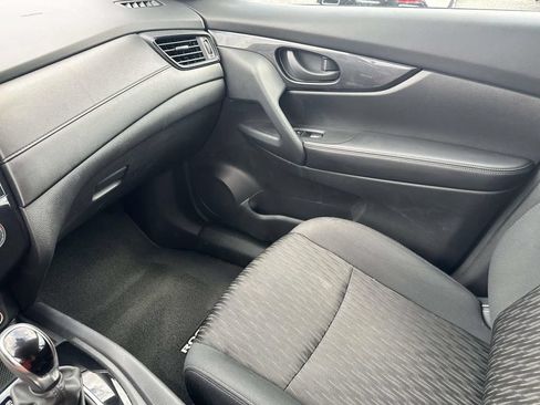 Used 2020 Nissan Rogue S FWD image 30