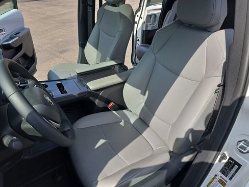 Certified 2025 Toyota Sienna XLE AWD/4WD image 18