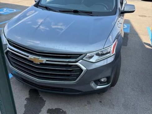 Used 2021 Chevrolet Traverse LT FWD image 2