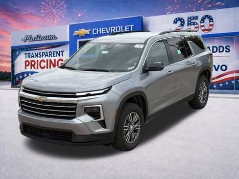 Used 2026 Chevrolet Traverse LT w/ Driver Confidence Package FWD image 13