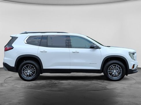 Used 2026 GMC Acadia Elevation w/ LPO, Floor Liner Package AWD/4WD image 8