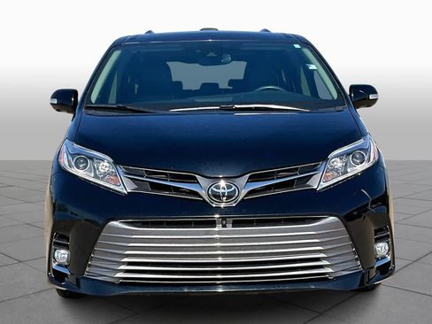 Used 2018 Toyota Sienna Limited Premium image 4