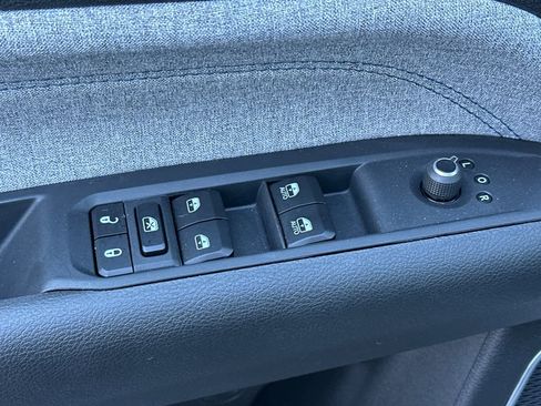 Used 2025 Jeep Compass Latitude image 13