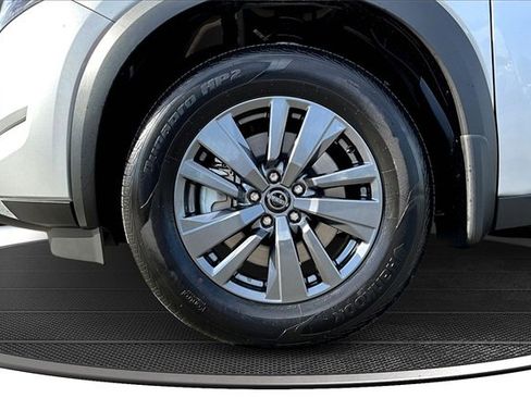 New 2025 Nissan Pathfinder S image 12