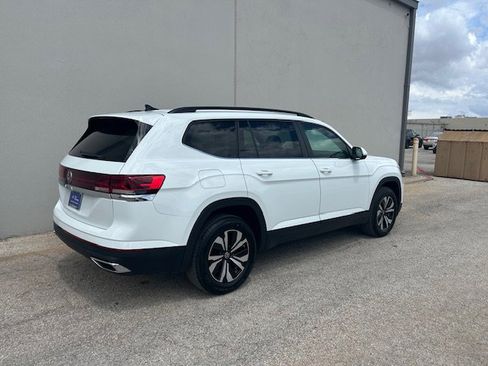 Used 2024 Volkswagen Atlas SE image 3
