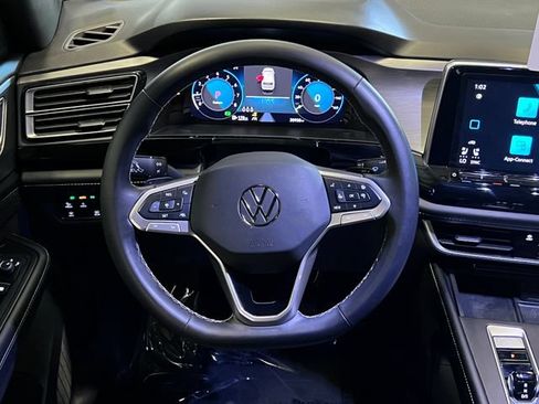 Certified 2024 Volkswagen Atlas Cross Sport SE FWD image 19