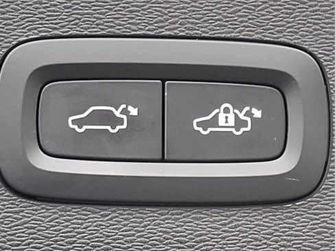 Certified 2022 Volvo C40 P8 Recharge Ultimate image 23