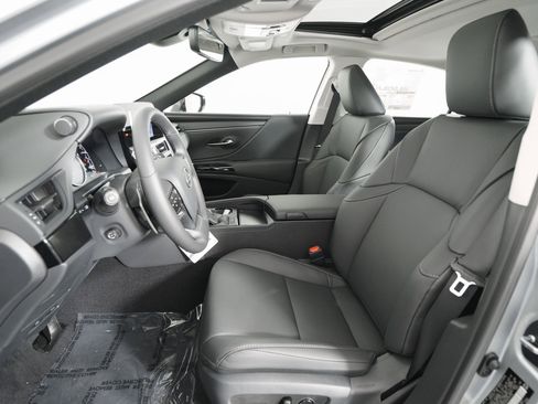 New 2025 Lexus ES 350 w/ Premium Package image 8