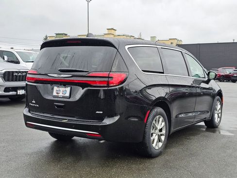 New 2026 Chrysler Pacifica Select image 8