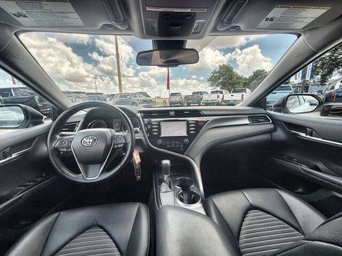 Used 2019 Toyota Camry SE FWD image 19