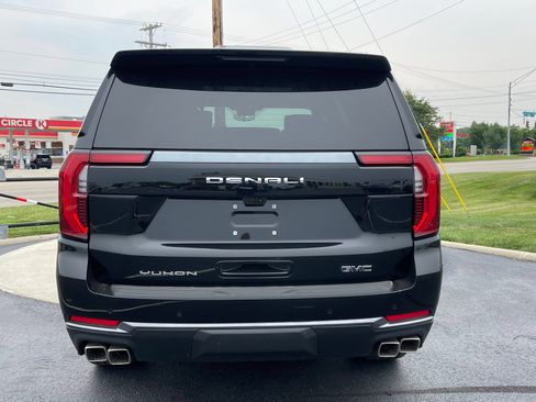 Used 2026 GMC Yukon Denali Ultimate w/ LPO, Floor Liner Package AWD/4WD image 6