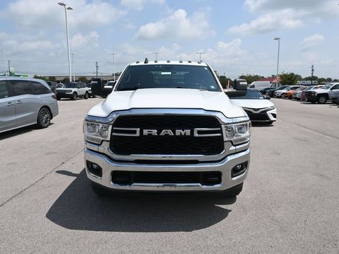 Used 2024 RAM 3500 Tradesman w/ Chrome Appearance Group AWD/4WD image 3