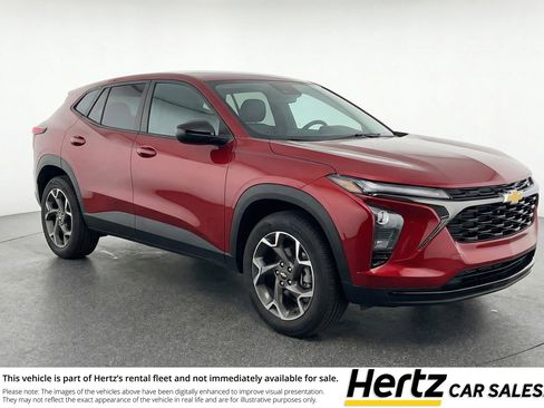 Used 2025 Chevrolet Trax LT FWD image 1